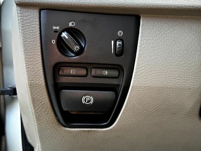 Сірий Вольво ХС90, об'ємом двигуна 2.4 л та пробігом 320 тис. км за 5400 $, фото 16 на Automoto.ua