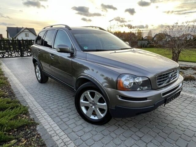 Серый Вольво ХС90, объемом двигателя 2.4 л и пробегом 230 тыс. км за 3200 $, фото 1 на Automoto.ua