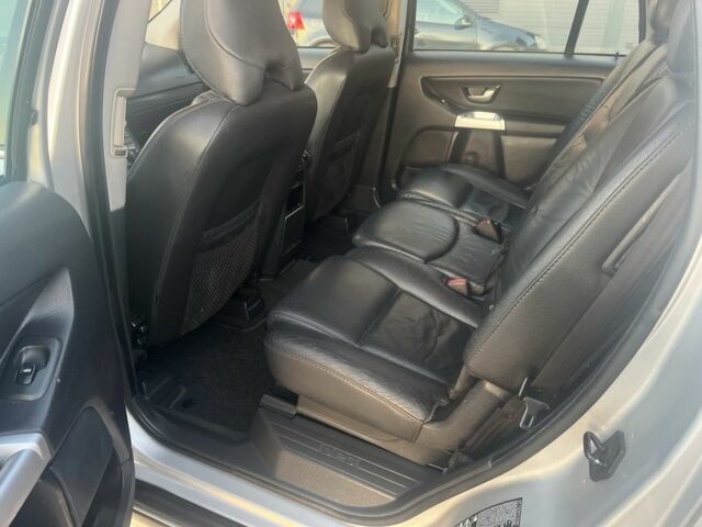 Серый Вольво ХС90, объемом двигателя 2.4 л и пробегом 370 тыс. км за 5600 $, фото 9 на Automoto.ua