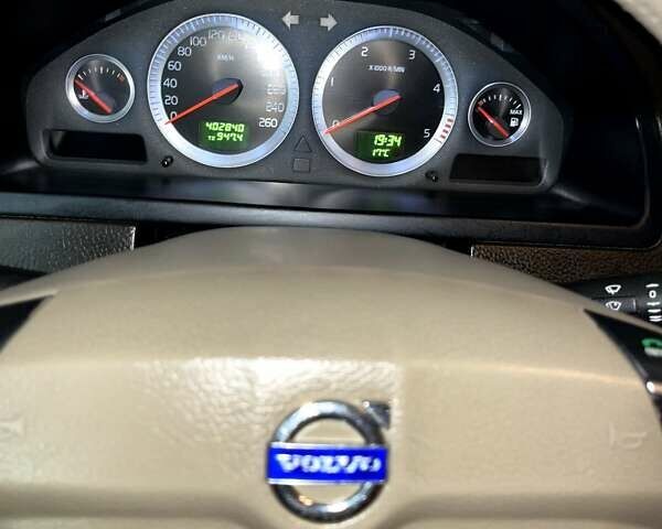 Серый Вольво ХС90, объемом двигателя 2.4 л и пробегом 402 тыс. км за 10350 $, фото 6 на Automoto.ua