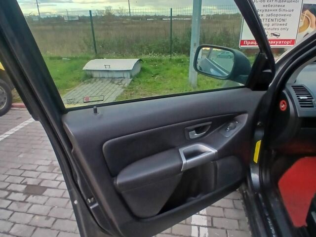 Серый Вольво ХС90, объемом двигателя 2.5 л и пробегом 20 тыс. км за 4300 $, фото 6 на Automoto.ua