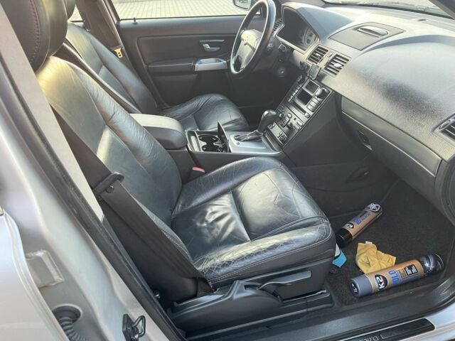 Серый Вольво ХС90, объемом двигателя 2.4 л и пробегом 370 тыс. км за 5600 $, фото 11 на Automoto.ua