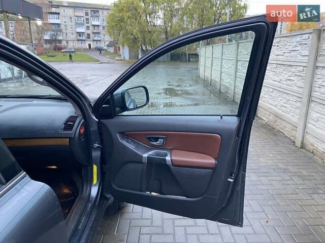 Сірий Вольво ХС90, об'ємом двигуна 2.4 л та пробігом 357 тис. км за 10700 $, фото 17 на Automoto.ua
