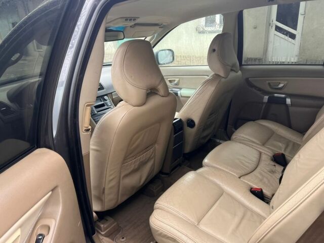 Серый Вольво ХС90, объемом двигателя 2.4 л и пробегом 351 тыс. км за 5100 $, фото 7 на Automoto.ua