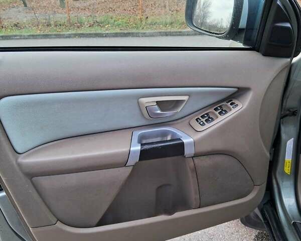 Серый Вольво ХС90, объемом двигателя 3.2 л и пробегом 213 тыс. км за 5900 $, фото 3 на Automoto.ua