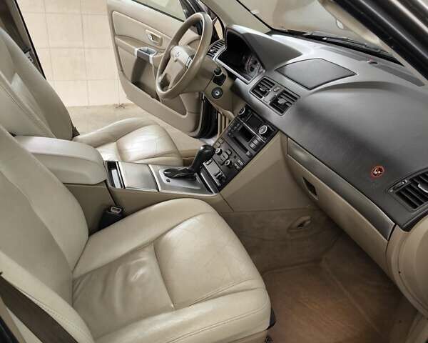 Серый Вольво ХС90, объемом двигателя 2.4 л и пробегом 254 тыс. км за 13800 $, фото 16 на Automoto.ua