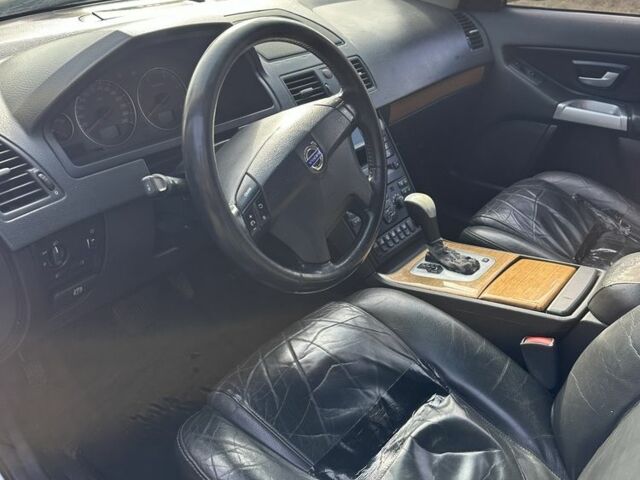 Серый Вольво ХС90, объемом двигателя 2.4 л и пробегом 351 тыс. км за 5100 $, фото 14 на Automoto.ua