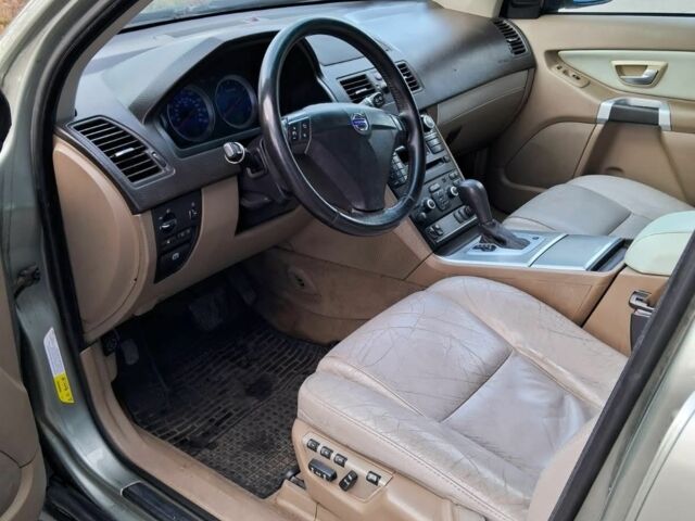 Серый Вольво ХС90, объемом двигателя 3.2 л и пробегом 213 тыс. км за 5905 $, фото 4 на Automoto.ua