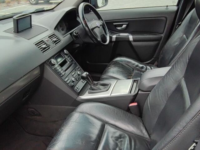 Серый Вольво ХС90, объемом двигателя 2.4 л и пробегом 270 тыс. км за 3900 $, фото 4 на Automoto.ua