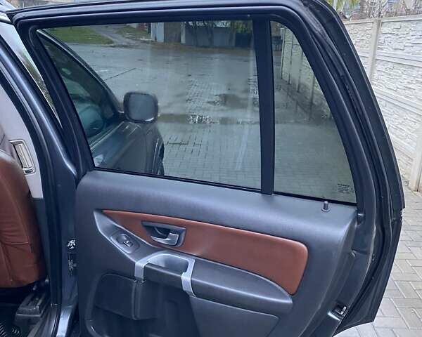 Сірий Вольво ХС90, об'ємом двигуна 2.4 л та пробігом 357 тис. км за 10700 $, фото 22 на Automoto.ua