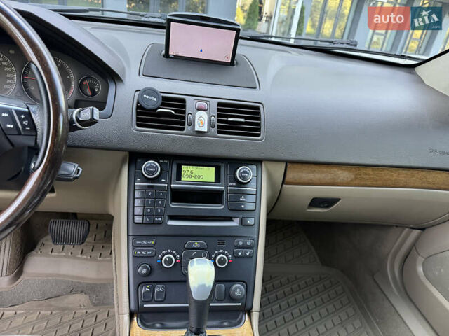 Серый Вольво ХС90, объемом двигателя 2.4 л и пробегом 260 тыс. км за 11500 $, фото 17 на Automoto.ua
