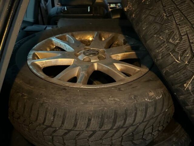 Серый Вольво ХС90, объемом двигателя 2.4 л и пробегом 290 тыс. км за 6500 $, фото 17 на Automoto.ua