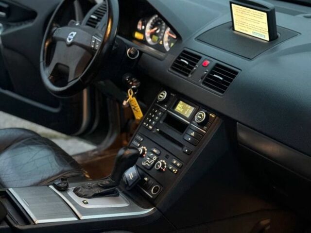 Серый Вольво ХС90, объемом двигателя 2.4 л и пробегом 290 тыс. км за 6500 $, фото 12 на Automoto.ua