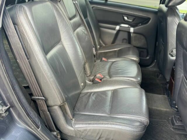 Серый Вольво ХС90, объемом двигателя 2.4 л и пробегом 350 тыс. км за 6500 $, фото 15 на Automoto.ua