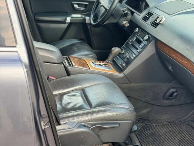 Серый Вольво ХС90, объемом двигателя 2.4 л и пробегом 350 тыс. км за 6500 $, фото 10 на Automoto.ua