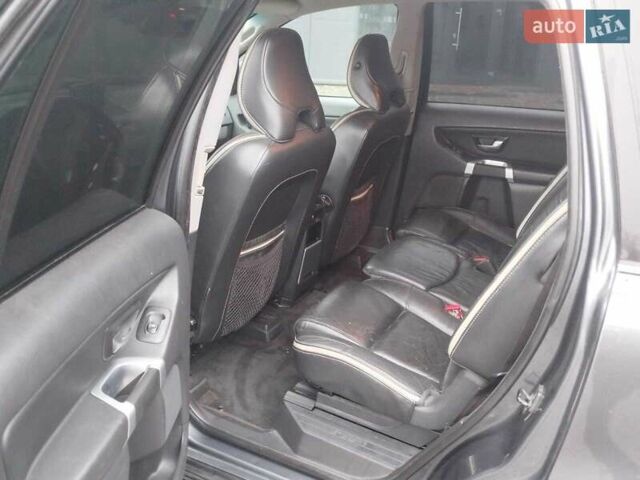 Серый Вольво ХС90, объемом двигателя 2.4 л и пробегом 281 тыс. км за 10000 $, фото 8 на Automoto.ua
