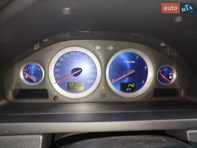 Серый Вольво ХС90, объемом двигателя 2.4 л и пробегом 281 тыс. км за 10000 $, фото 11 на Automoto.ua