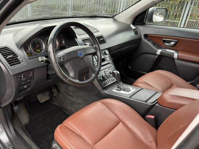 Сірий Вольво ХС90, об'ємом двигуна 2.4 л та пробігом 246 тис. км за 2600 $, фото 8 на Automoto.ua