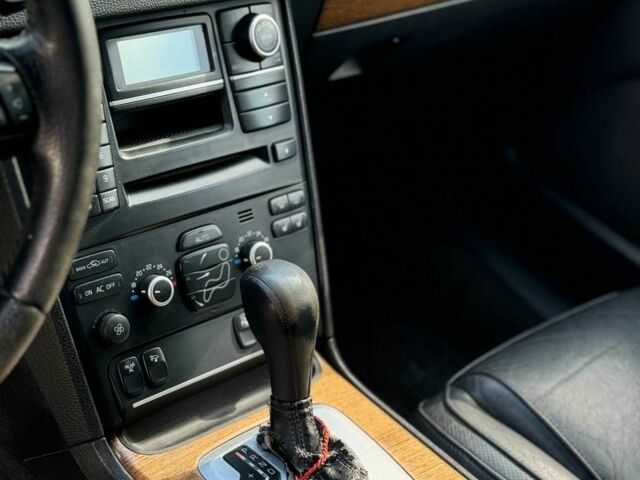 Серый Вольво ХС90, объемом двигателя 2.4 л и пробегом 350 тыс. км за 6500 $, фото 13 на Automoto.ua