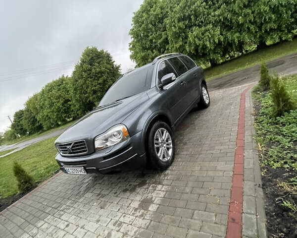 Серый Вольво ХС90, объемом двигателя 2.4 л и пробегом 330 тыс. км за 12500 $, фото 3 на Automoto.ua