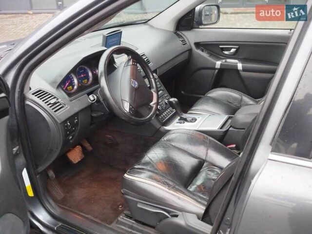 Серый Вольво ХС90, объемом двигателя 2.4 л и пробегом 281 тыс. км за 10000 $, фото 7 на Automoto.ua