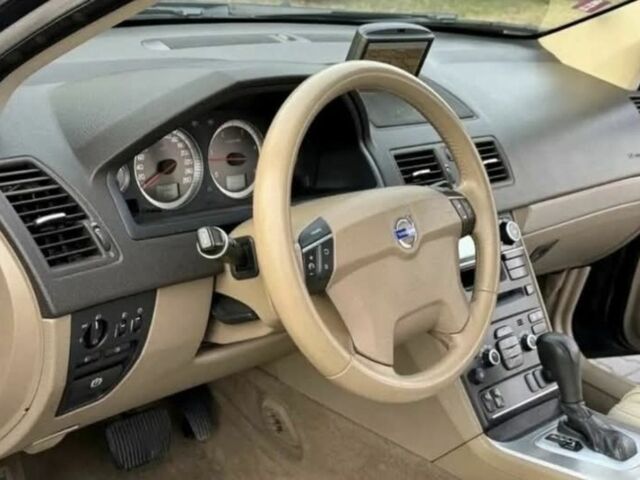 Серый Вольво ХС90, объемом двигателя 2.4 л и пробегом 250 тыс. км за 3500 $, фото 4 на Automoto.ua