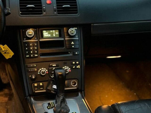 Серый Вольво ХС90, объемом двигателя 2.4 л и пробегом 290 тыс. км за 6500 $, фото 11 на Automoto.ua