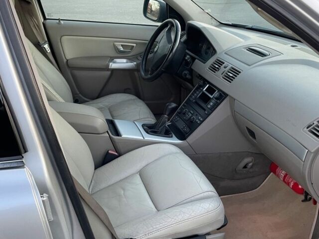 Сірий Вольво ХС90, об'ємом двигуна 2.4 л та пробігом 235 тис. км за 3700 $, фото 8 на Automoto.ua