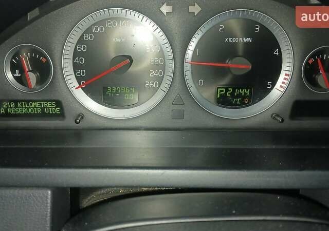 Сірий Вольво ХС90, об'ємом двигуна 2.4 л та пробігом 338 тис. км за 11500 $, фото 13 на Automoto.ua