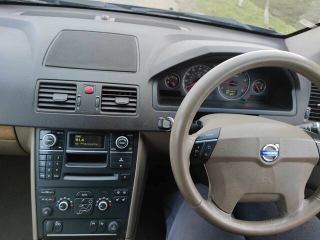 Серый Вольво ХС90, объемом двигателя 2.4 л и пробегом 195 тыс. км за 3800 $, фото 15 на Automoto.ua