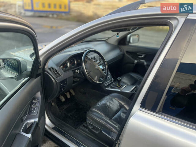 Серый Вольво ХС90, объемом двигателя 2.4 л и пробегом 343 тыс. км за 10500 $, фото 12 на Automoto.ua