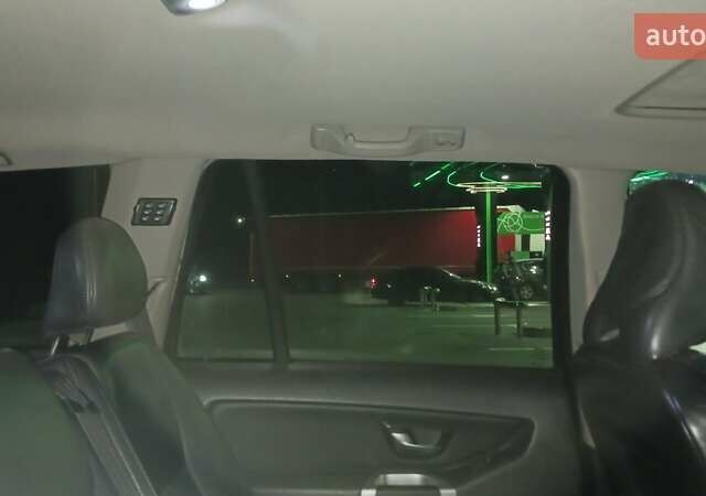 Сірий Вольво ХС90, об'ємом двигуна 2.4 л та пробігом 338 тис. км за 11500 $, фото 9 на Automoto.ua