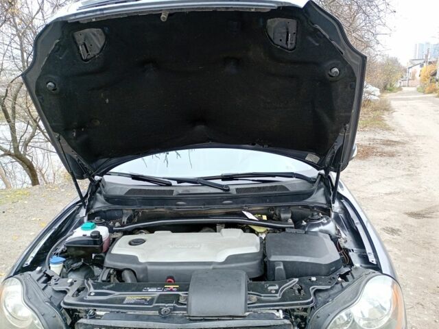 Серый Вольво ХС90, объемом двигателя 2.4 л и пробегом 297 тыс. км за 7500 $, фото 5 на Automoto.ua