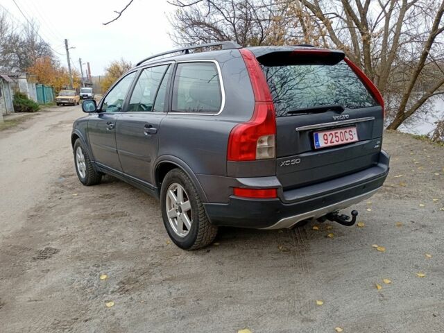 Серый Вольво ХС90, объемом двигателя 2.4 л и пробегом 297 тыс. км за 7500 $, фото 2 на Automoto.ua