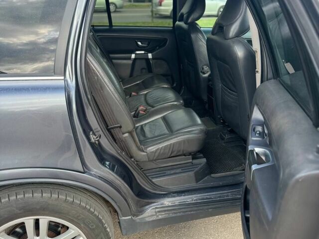 Серый Вольво ХС90, объемом двигателя 2.4 л и пробегом 350 тыс. км за 6500 $, фото 14 на Automoto.ua