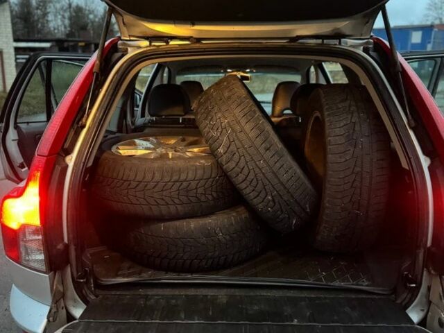 Серый Вольво ХС90, объемом двигателя 2.4 л и пробегом 290 тыс. км за 6500 $, фото 16 на Automoto.ua