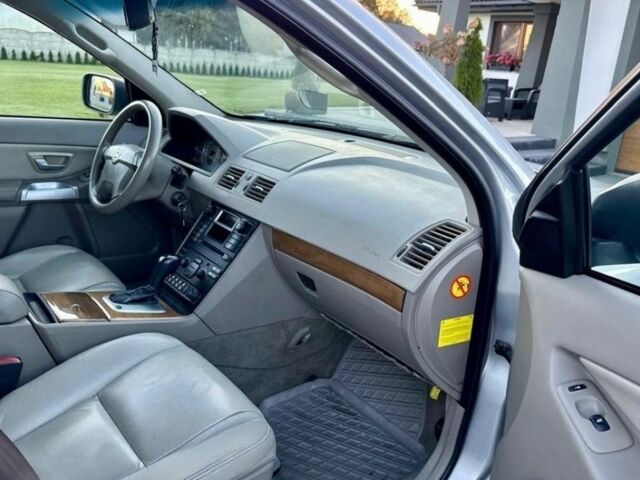 Сірий Вольво ХС90, об'ємом двигуна 2.4 л та пробігом 200 тис. км за 4000 $, фото 11 на Automoto.ua