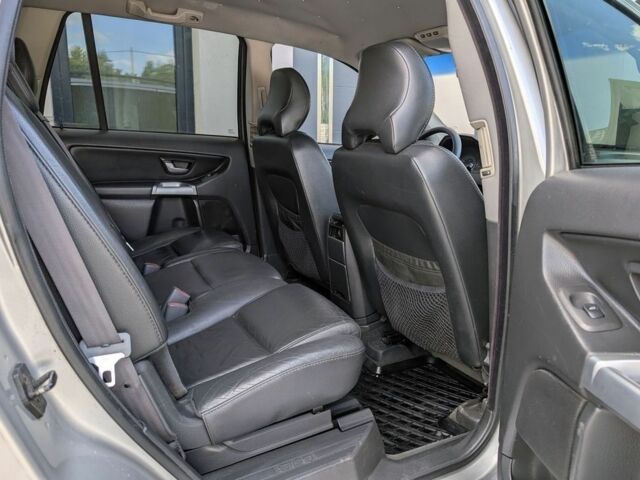 Серый Вольво ХС90, объемом двигателя 2.4 л и пробегом 250 тыс. км за 3650 $, фото 7 на Automoto.ua