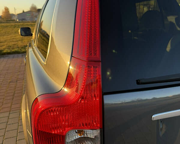 Сірий Вольво ХС90, об'ємом двигуна 2.4 л та пробігом 285 тис. км за 16163 $, фото 42 на Automoto.ua