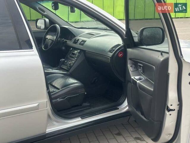 Сірий Вольво ХС90, об'ємом двигуна 2.4 л та пробігом 303 тис. км за 14500 $, фото 14 на Automoto.ua