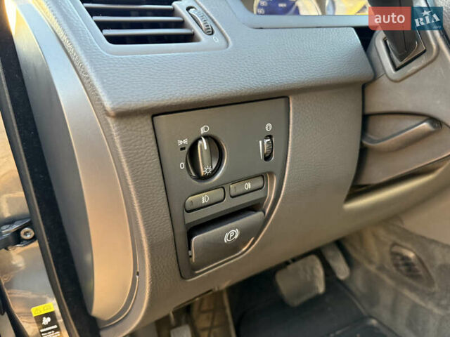 Сірий Вольво ХС90, об'ємом двигуна 2.4 л та пробігом 285 тис. км за 16163 $, фото 22 на Automoto.ua