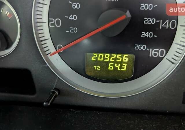 Серый Вольво ХС90, объемом двигателя 2.4 л и пробегом 335 тыс. км за 8000 $, фото 14 на Automoto.ua