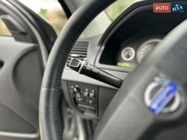 Сірий Вольво ХС90, об'ємом двигуна 2.4 л та пробігом 240 тис. км за 15999 $, фото 55 на Automoto.ua