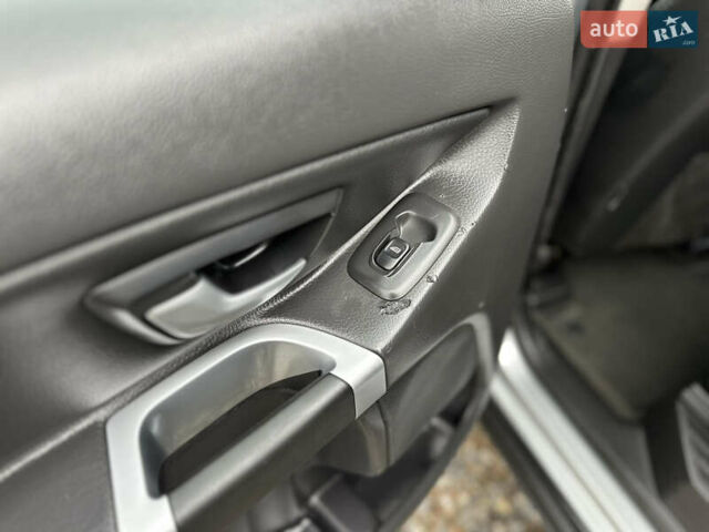 Сірий Вольво ХС90, об'ємом двигуна 2.4 л та пробігом 240 тис. км за 15999 $, фото 81 на Automoto.ua