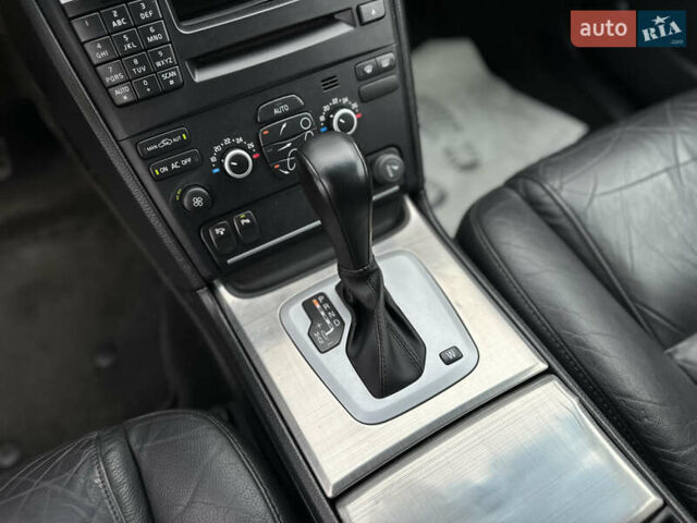 Сірий Вольво ХС90, об'ємом двигуна 2.4 л та пробігом 240 тис. км за 15999 $, фото 62 на Automoto.ua