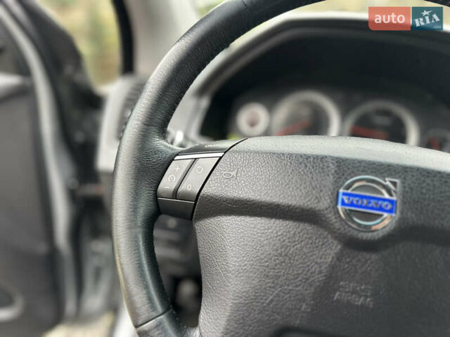 Сірий Вольво ХС90, об'ємом двигуна 2.4 л та пробігом 240 тис. км за 15999 $, фото 53 на Automoto.ua