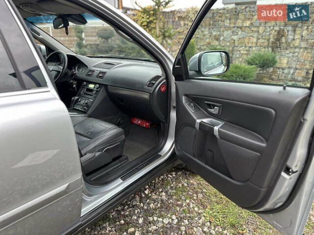 Сірий Вольво ХС90, об'ємом двигуна 2.4 л та пробігом 240 тис. км за 15999 $, фото 64 на Automoto.ua