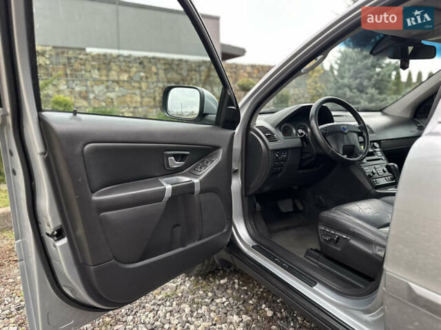 Сірий Вольво ХС90, об'ємом двигуна 2.4 л та пробігом 240 тис. км за 15999 $, фото 41 на Automoto.ua