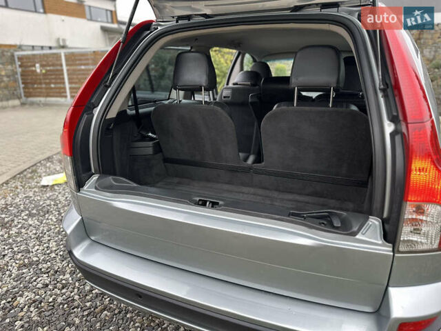 Сірий Вольво ХС90, об'ємом двигуна 2.4 л та пробігом 240 тис. км за 15999 $, фото 87 на Automoto.ua