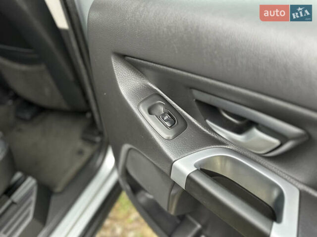 Сірий Вольво ХС90, об'ємом двигуна 2.4 л та пробігом 240 тис. км за 15999 $, фото 74 на Automoto.ua